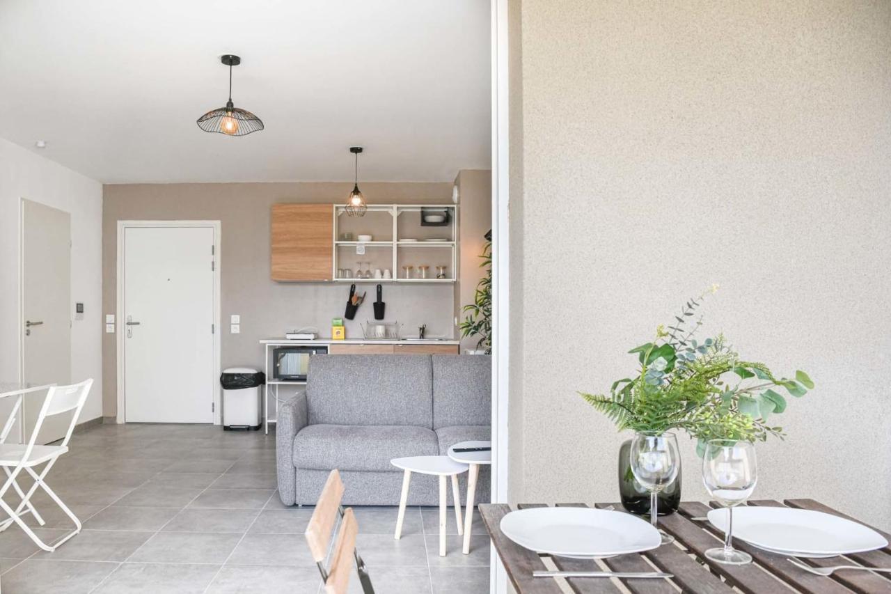 Appart Avec Terrasse Et Parking A 2 Min Du Metro Marseille Ngoại thất bức ảnh
