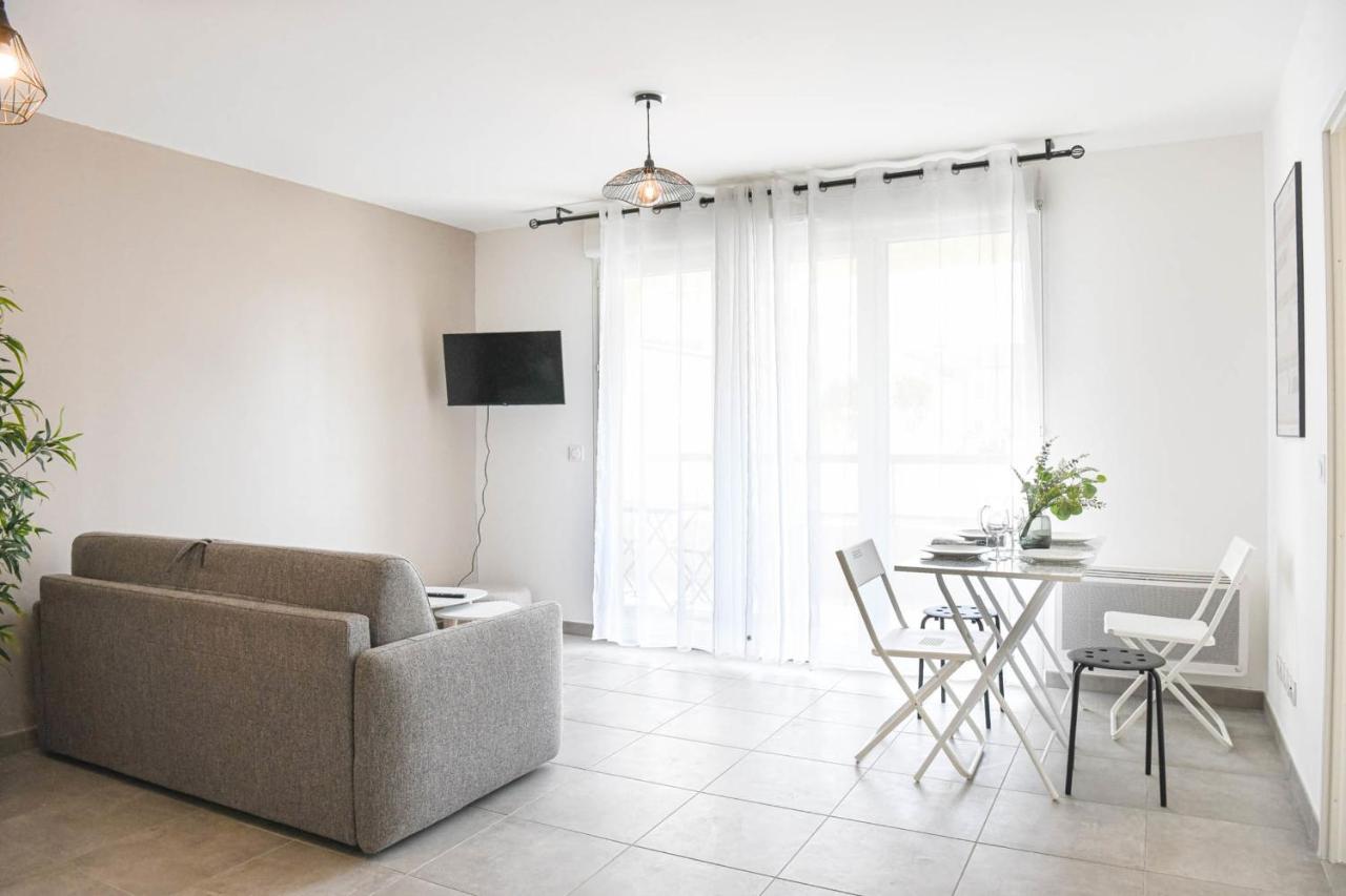Appart Avec Terrasse Et Parking A 2 Min Du Metro Marseille Ngoại thất bức ảnh